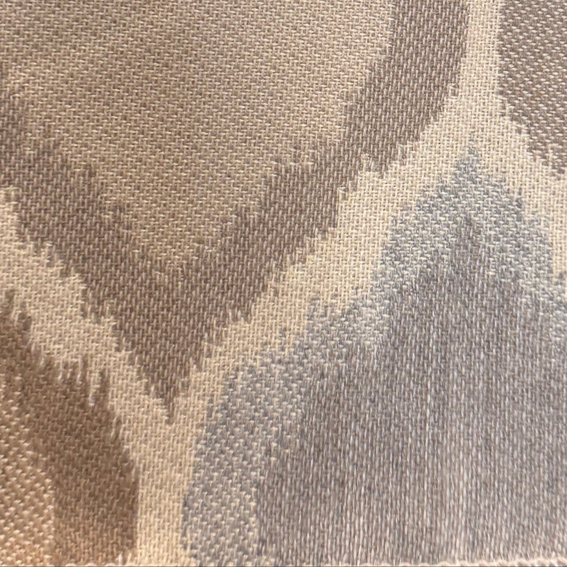 0295 Empire Dove Fabric 45837-0002