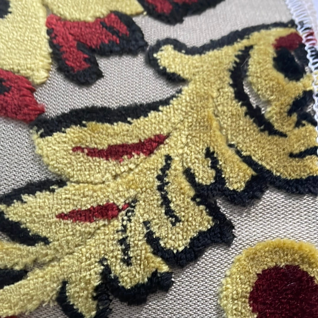 0433 Regal Embossed Floral