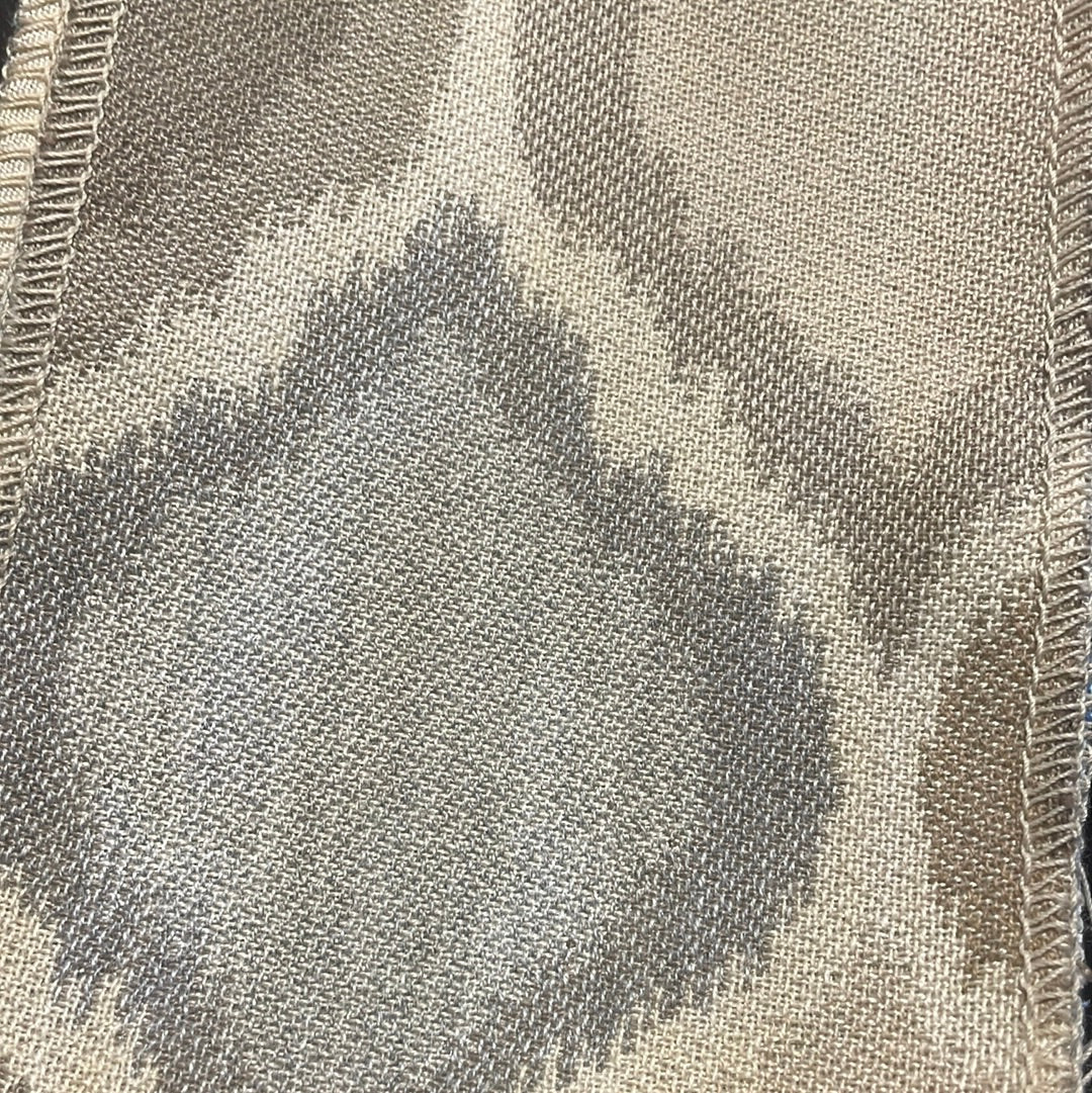 0295 Empire Dove Fabric 45837-0002