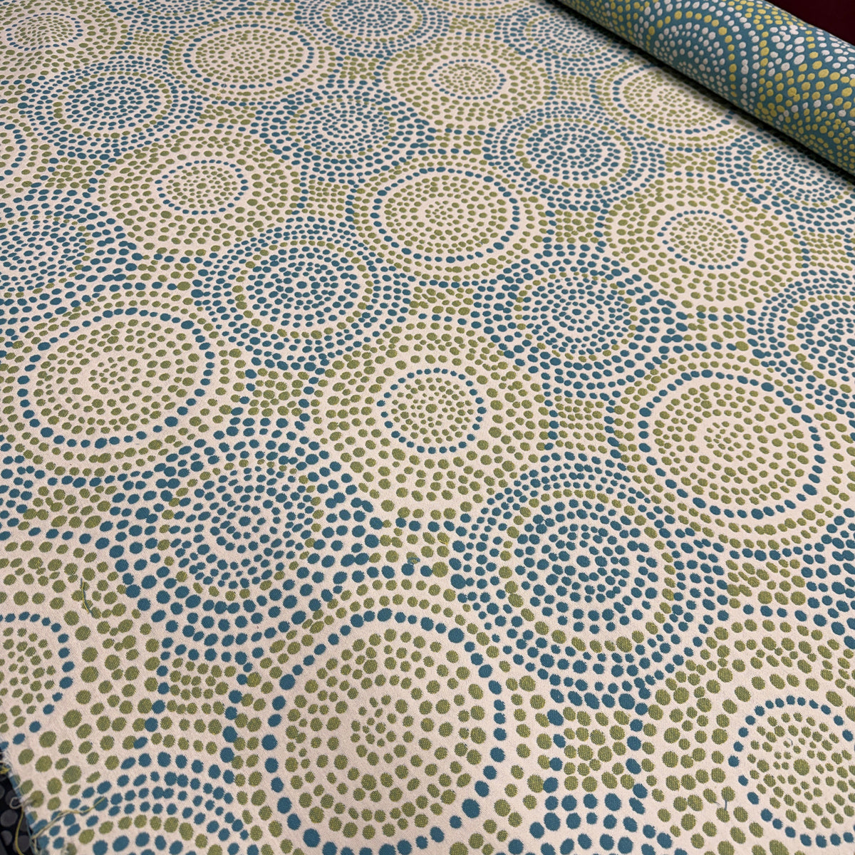 0551 Retro Dots Fabric