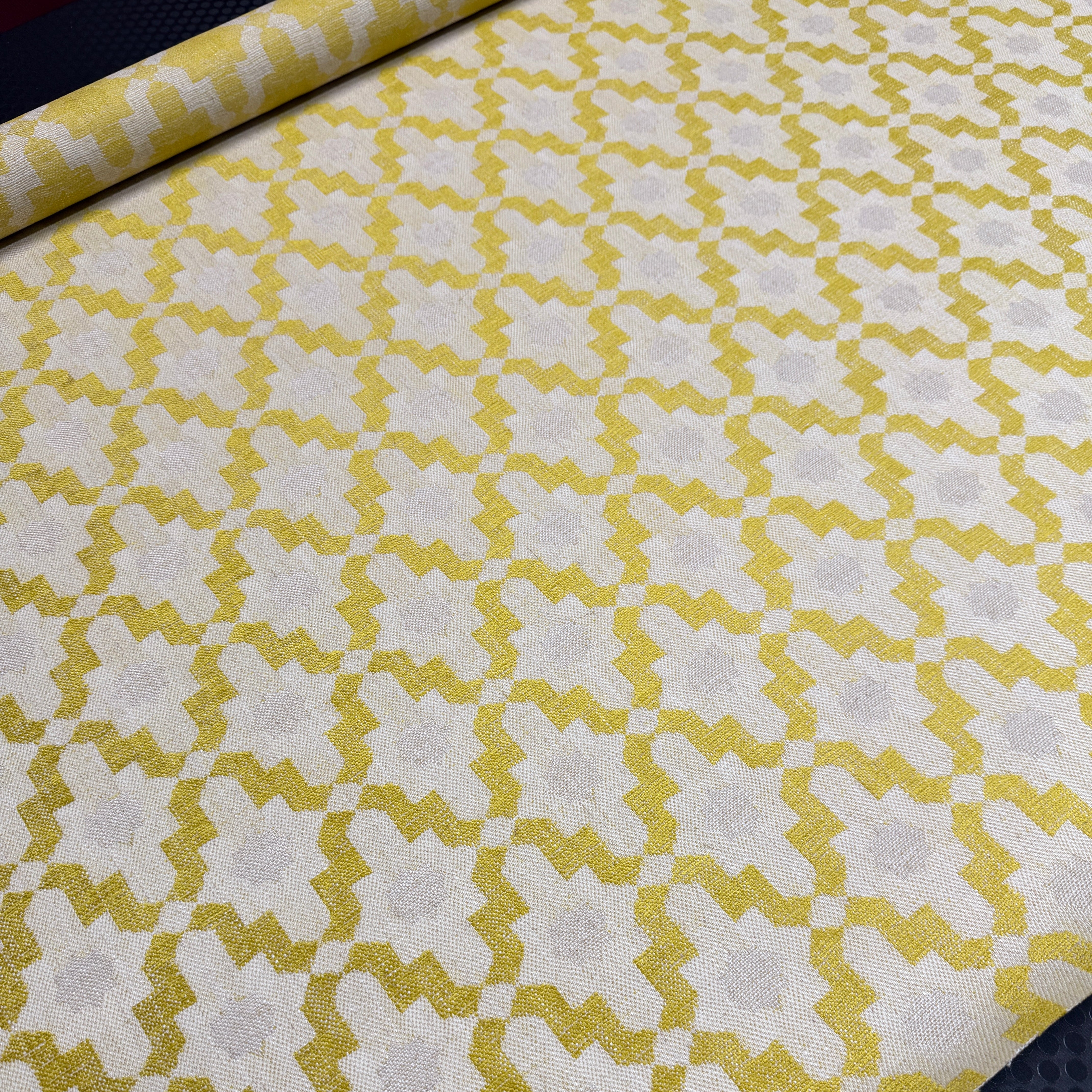 0543  Sunburst Ivory-Mustard